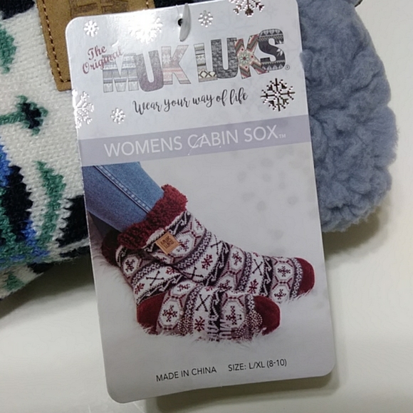 Muk Luks cabin socks and 2020 Cats desk calendar - Picture 4 of 6